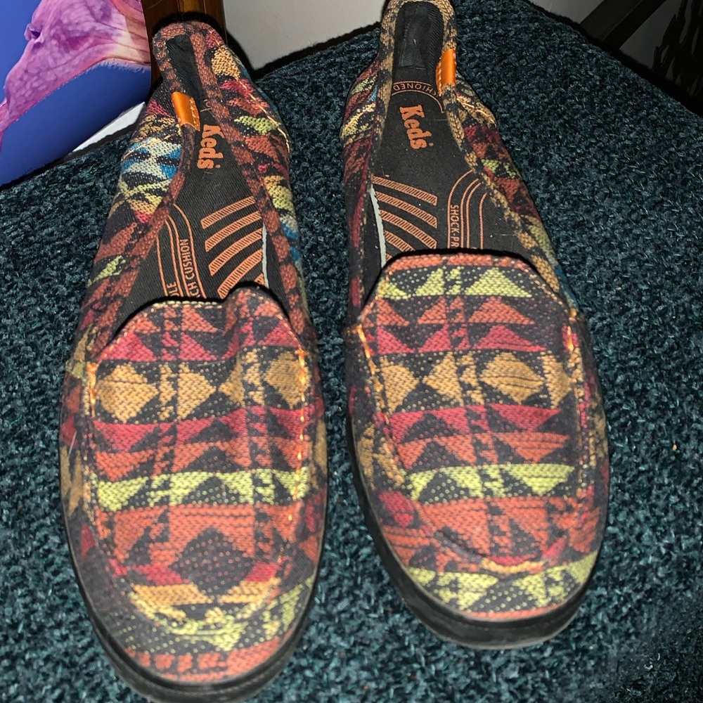 💞 5/$35 Keds slip on with Aztec pattern